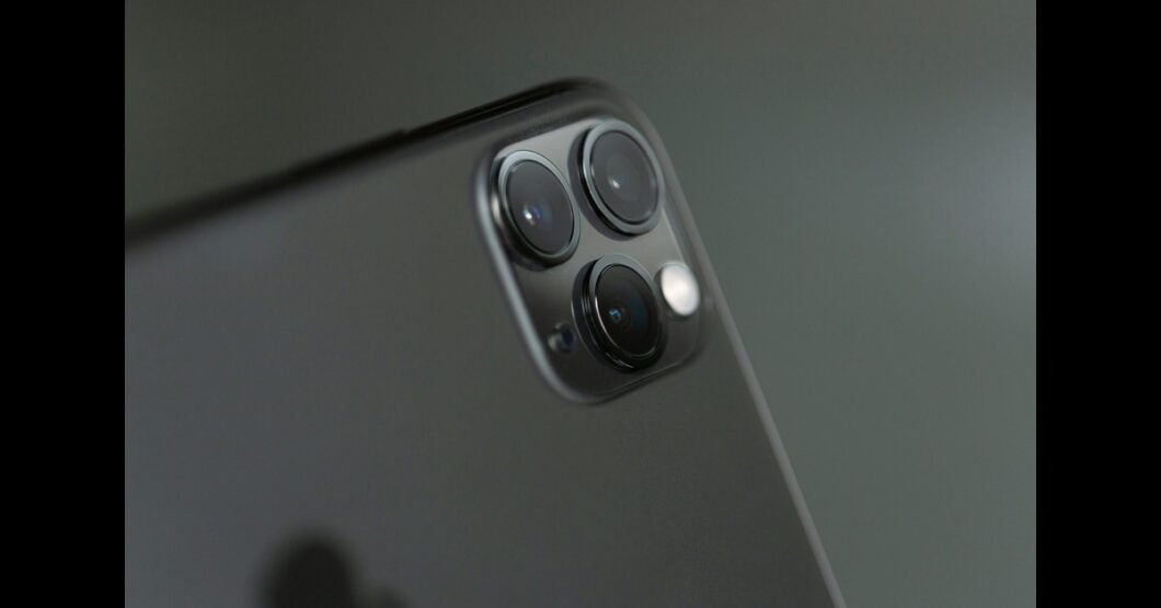 CDiPhone: The Future of Intelligent Mobile Devices